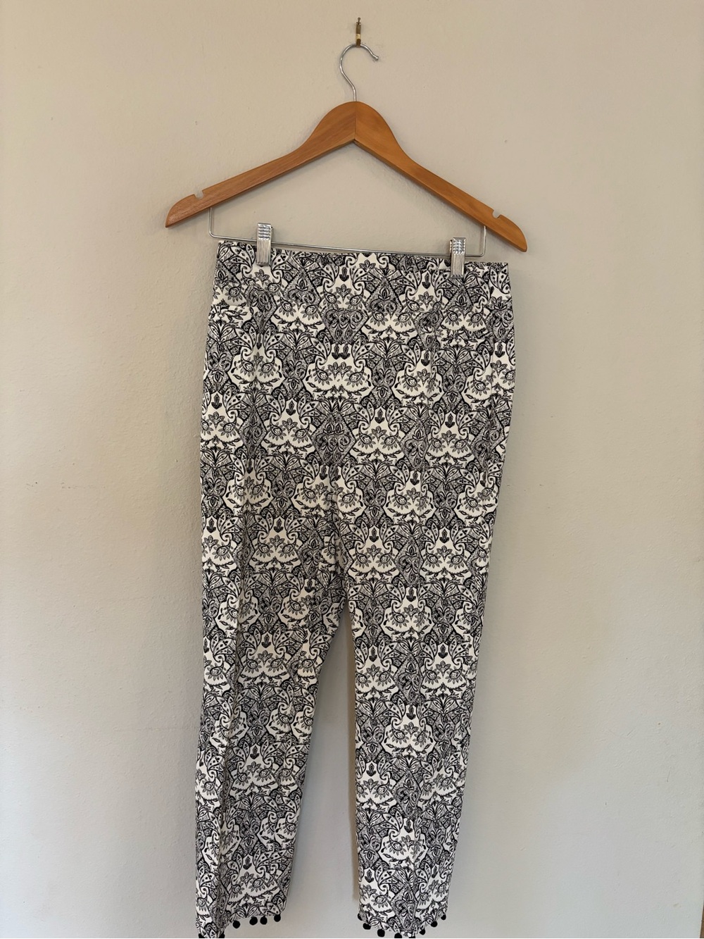 Chico's Black and White Cropped Patterned Pants